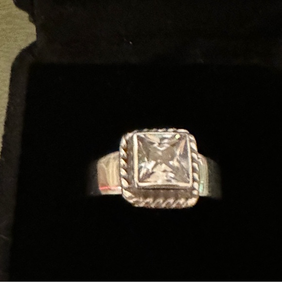 Stunning Silver Square CZ Ring size 8 - Picture 2 of 6